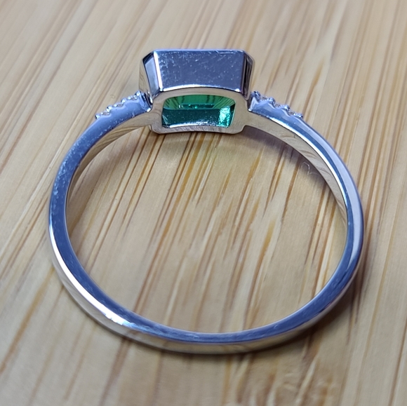 925 Sterling Silver Bezel Set Created Emerald - Picture 15 of 15